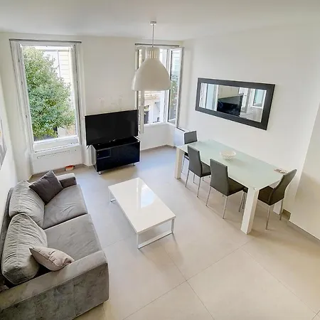 Con1 - 2 Pieces + Mezzanine, Centre Apartment