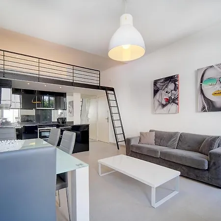 Con1 - 2 Pieces + Mezzanine, Centre Apartment *