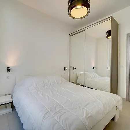 Con1 - 2 Pieces + Mezzanine, Centre Apartment *
